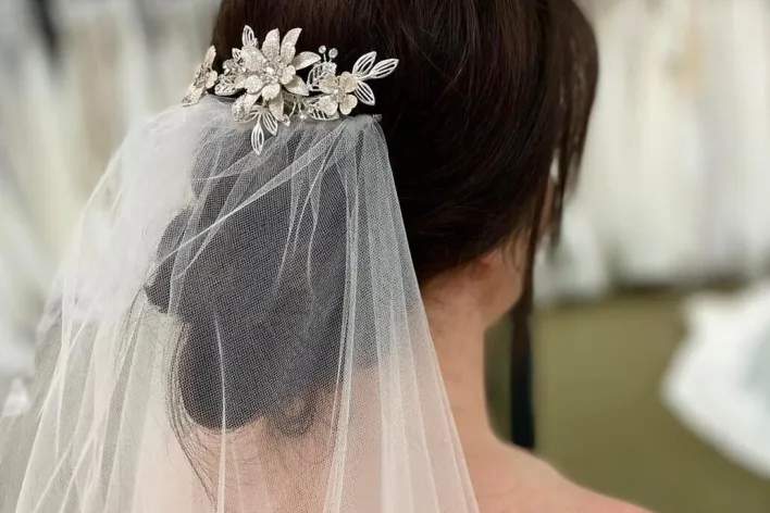 En Vogue Hair clip, sparkle tulle veil
