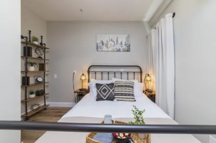 Cozy Hierro room with queen bed at Casa de Teo Boutique Inn in St. Augustine