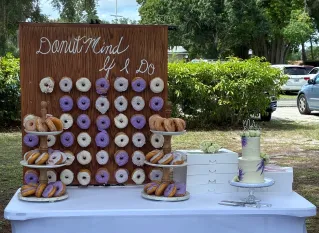 Beautifully decorated wedding reception table with golden accents and floral centerpiece.